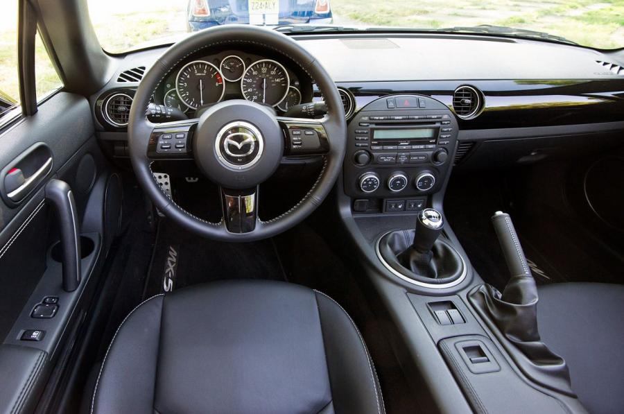  Mazda MX-5 Miata Special Edition 2012 года  (фото 11 из 31)